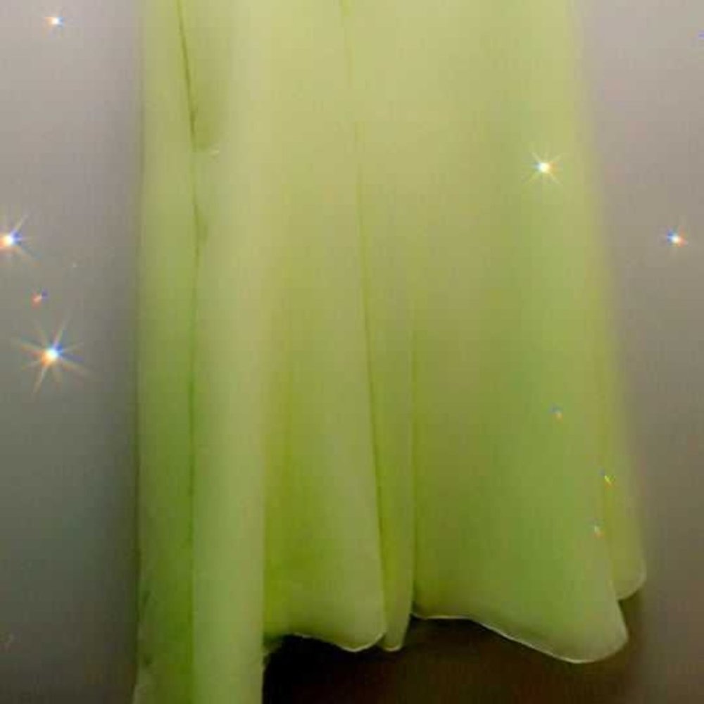 GREEN DRESS - Picture 2 of 2
